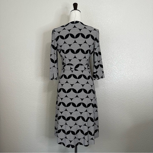 Diane Von Furstenberg 100% Silk Jersey Black White Geometric Wrap Dress, Size 2 - Picture 7 of 11